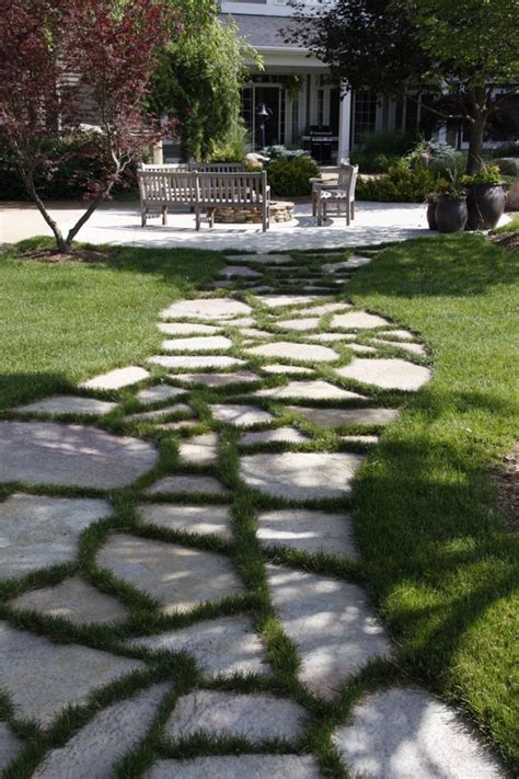 Flagstone Walkway With Grass Backyard Walkway Backyard Landscaping