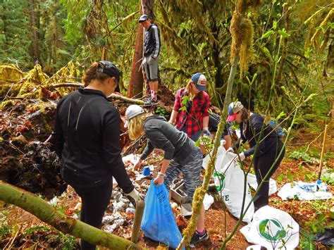 Willamette Natl Forest Volunteers Clean Up 36 Tons Of Trash Over
