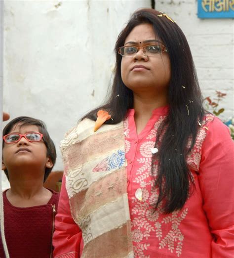 Crpf Martyr S Wife Daughter Hoist Flag In Srinagar India News
