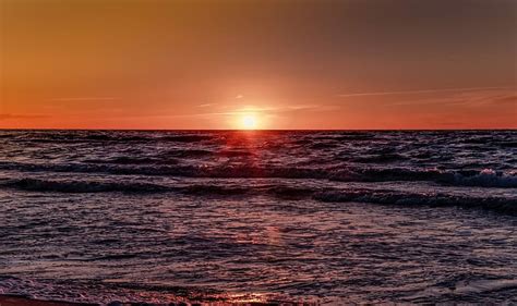 Online Crop Hd Wallpaper Splashing Waves And View Of Sunset Sea