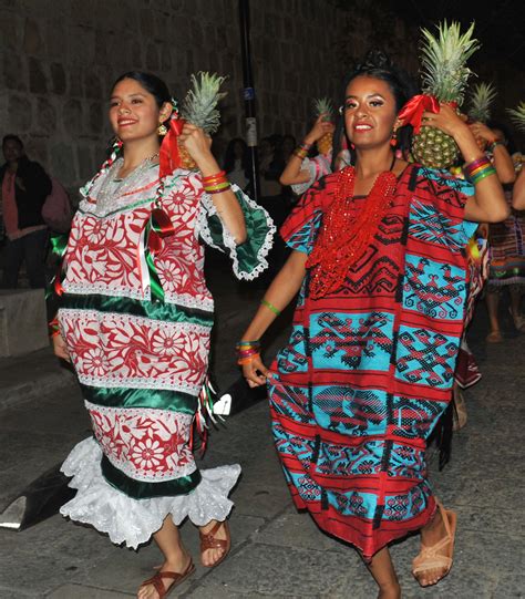 Dancing Women Oaxaca Mexico Two Women Dressed In Beautiful Flickr