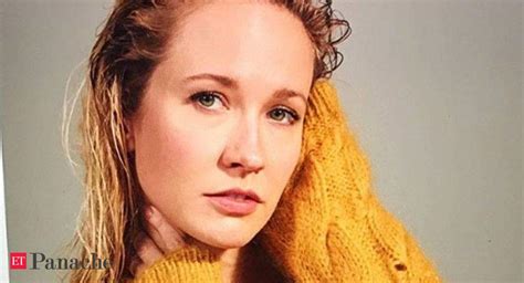Anna Camp Pitch Perfect Actress Anna Camp Says She Contracted Covid After Forgoing Mask In