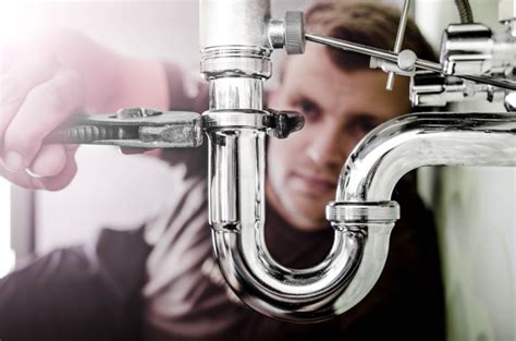 3 Reasons Why You Should Turn To The Professionals For Plumbing