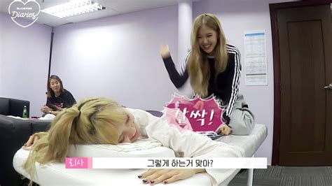 Chaelisa Give Massage To Each Other Rosé Lisa Blackpink Diaries Ep 6