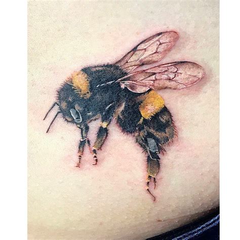 I Love Tattooing Bumble Bees 🐝💛 Gorgeous Tattoos New Tattoos Bee