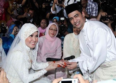 Sheikh muszaphar on wn network delivers the latest videos and editable pages for news & events, including entertainment, music, sports, science and more, sign up and share your playlists. Sambut Anniversary Ke-9, Isteri Dr Sheikh Muszaphar ...