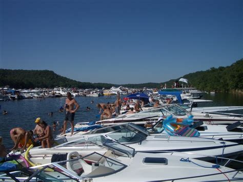 Party on the lake during the 4th of july weekend. Lake of the Ozarks - Party Cove | Travel - Places I've ...