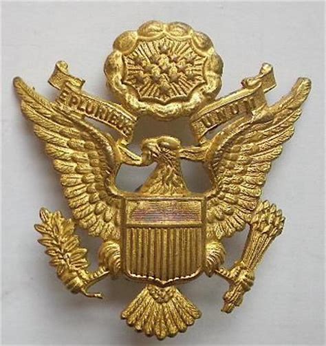 Ww2 Us Army 8th Air Force English Made Gilt Officers Cap Badge