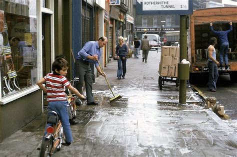 color photographs of london in the 1970s by anonymous photographer