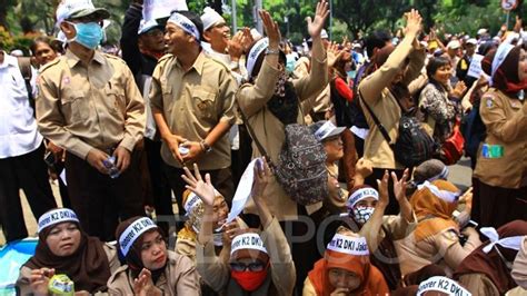 Apakah ada seleksi penerimaan cpns guru di tahun 2021? Peluang Guru Honorer Jadi PNS Semakin Tipis - Teras.ID