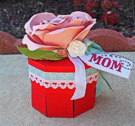 Maybe you would like to learn more about one of these? A Gift for Mom by Jill Cassity for Cricut | Cricut crafts ...