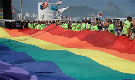 por que o orgulho lgbt é comemorado internacionalmente em junho entenda