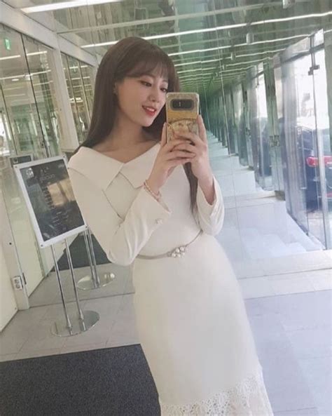 박나래 소속사 제이디비엔터테인먼트는 30일 매일경제 스타투데이에 경찰에서 조사 중인 사실을 인지하고 있다며 경찰 요청에 성실하게 임하겠다고 전했다. 허영지, 화이트 원피스 입고 리즈 갱신…박나래 "세상 신부인 줄 ...