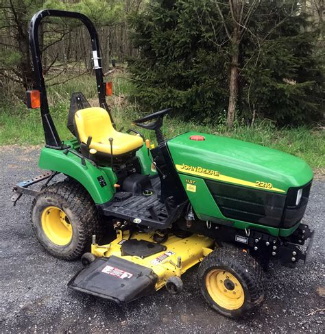 Lot John Deere 2210 Hst Sub Compact Utility Tractor