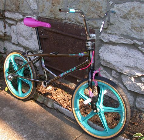 Currently, there are many different special characters for everyone to choose. 1988 Schwinn Predator Free Form Pro - BMXmuseum.com