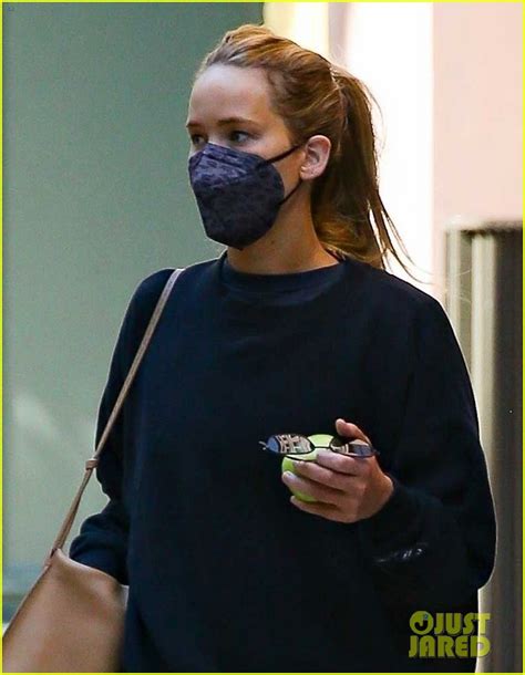 Jennifer Lawrence Steps Out In Nyc After Release Of Causeway Trailer
