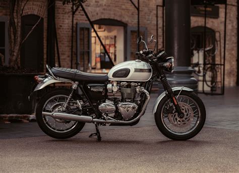The motorcycle has been updated with quite a few new features apart from complying with the stringent bs6 emission norms. 2019 Triumph Bonneville T120 Diamond Edition First Look ...