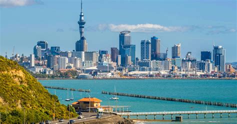 Auckland city is the part of auckland urban area covering the isthmus and most of the islands of the auckland city was disestablished as a local government district on 1 november 2010, when. Auckland City Bezienswaardigheden Tour met Museum ...