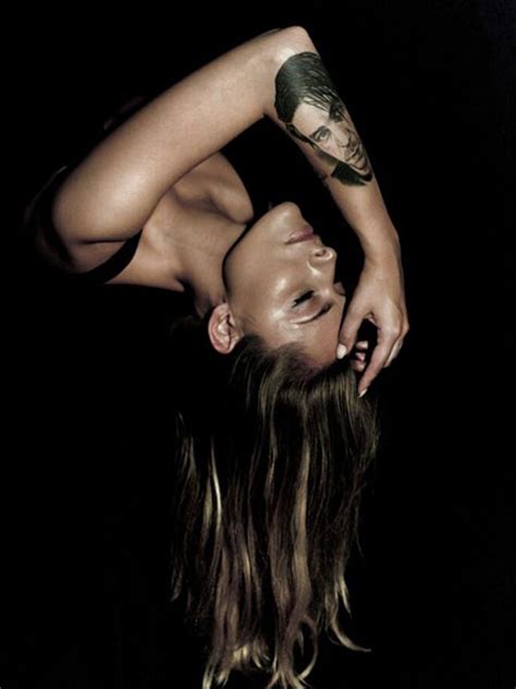 Das ist ihr außergewöhnliches neues tattoo. Sophia Thomalla zeigt ihr Liebes-Tattoo von Till Lindemann | InTouch