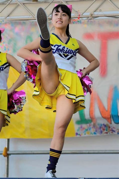 「cheerleading」おしゃれまとめの人気アイデア｜pinterest｜丹二郎【2021】 女の子 ポーズ チアリーダーの写真