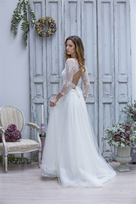 Dans ce cas ne perdez plus une minute et parcourez les sites web des boutiques de robes de mariée ! Robe de Mariée : Marie Laporte 2014