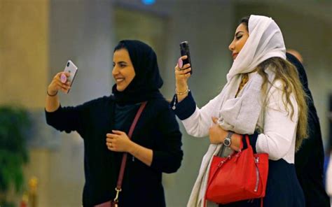 لغو حجاب اجباری در عربستان بجز مکه و مدینه بهار نیوز