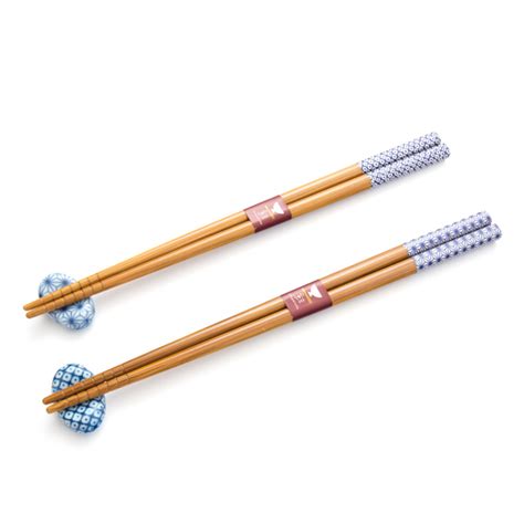 How to hold chopsticks japanese. Japan Centre - Bamboo Chopsticks And Chopstick Rests Set - Blue,