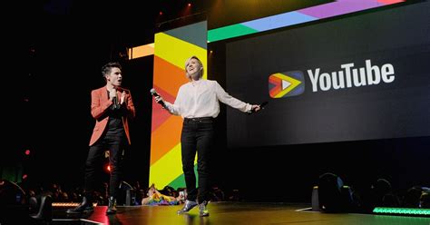 Vidcon Grant To Give 2000 Each Week To Youtubers Teen Vogue