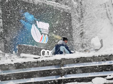 Robin pedersen wird von seinem. Wintersport Sonntag live: Skispringen, Vierschanzentournee ...