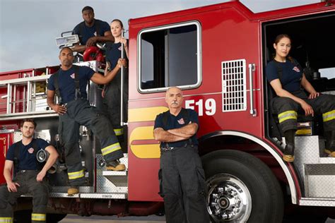 After a car crashes into joe's bar, andy (jaina lee ortiz) and sullivan (boris kodjoe). Station 19 : La série dérivée de Grey's Anatomy débarque aujourd'hui sur ABC - Critictoo Séries TV