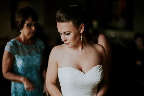 Sara Emily Rustic Sunriver Oregon Lodge Wedding Victoria Carlson Photography