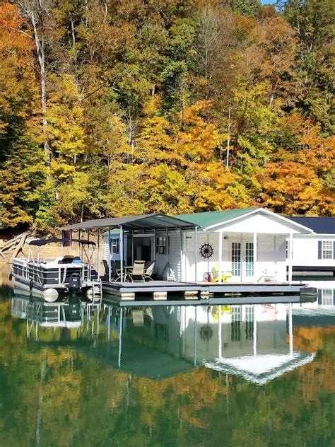 Beautiful Floating Home On The Prestine Fresh Waters Of Norris Lake