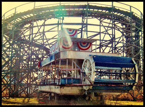 The Abandoned Americana Amusement Park Lesourdsville Lake Abandoned