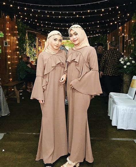 23 Inspirasi Baju Bridesmaid Muslimah Yang Modis Dan Elegan Bukareview