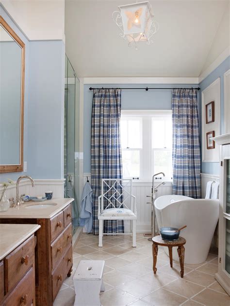 With a tiny cottage comes an even smaller cottage bathroom. Shabby Chic Bathroom Designs: Pictures & Ideas From HGTV ...