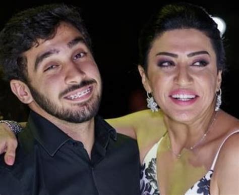 مقدمة برامج tv presenter الحمدلله ✨ الابتسامة مفتاح السعادة twitter & snap: وفاء صادق تحتفل بنجاح ابنها فى الثانوية العامة بصورة.. وتعلق: الناجح يرفع إيده - اليوم السابع