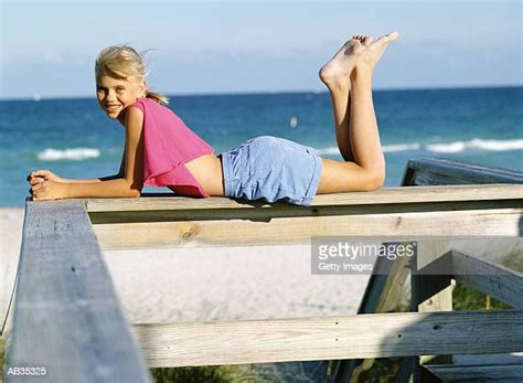 Blonde Girl Beach Foto E Immagini Stock Getty Images