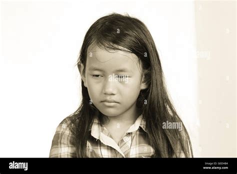 Young Girl Crying Fotografías E Imágenes De Alta Resolución Alamy