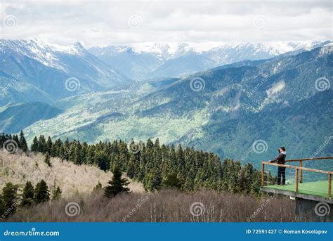 Aussichtsplattform Auf Ausblick Standpunkt In Den Alpenbergen Die