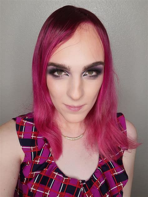 my friend did some makeup on me and 😍😍😍 r transadorable