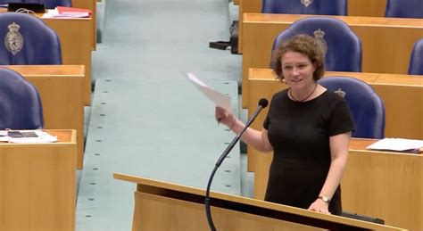 'ik zou willen beginnen met het maken van een statement over deze verkiezingscampagne,' zegt pieter omtzigt. Echte volksvertegenwoordigers Pieter Omtzigt (CDA) en ...