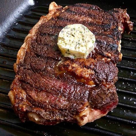 Place the steaks onto the heated grill pan. Viola Family: Le Creuset Grill Pan Recipes
