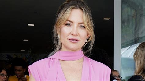Kate Hudson Floors Fans With Tiny Waist In Belted Dress With The
