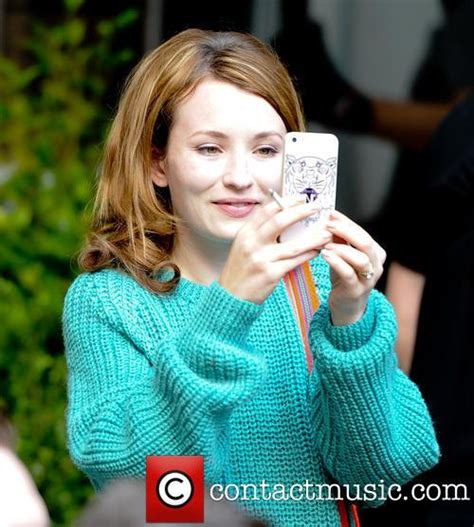 Emily Browning Fan On Twitter Emily Browning Takes A Selfie On The