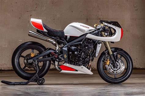 The street triple is powered by a 765 cc engine, and has. Custom 2011 Triumph Street Triple 675 (With images) | Cafe ...