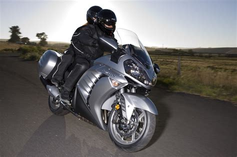 Apologies to those who aren't this deeply into it but i'm about to face this problem at our upcoming concours and need a few second opinions. Reviews 2012: Kawasaki concours 14 ABS