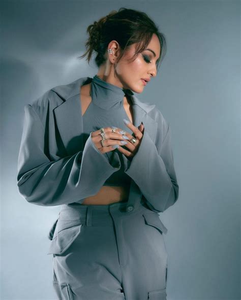 Sonakshi Sinha Sends Internet Into A Frenzy With Boss Babe Vibes In All Gray Look Lens