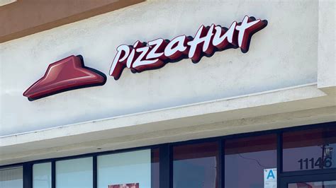 Up To 300 Us Pizza Hut Locations Are Closing After Giant Franchisee