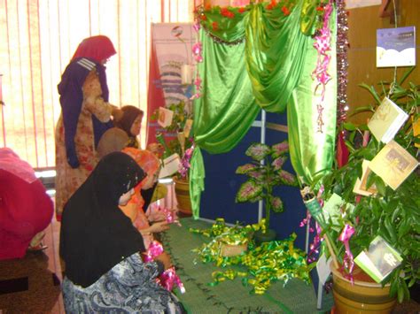 Idul fitri merupakan perayaan hari raya bagi umat muslim yang jatuh setiap tanggal 1 syawal. kekwis Sarawak: 2011-hiasan hari raya untuk Opis