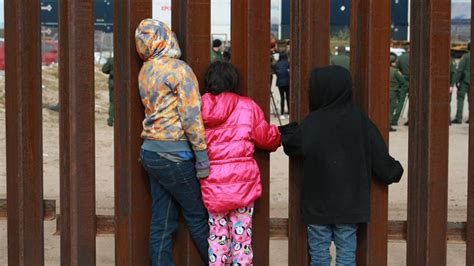 Cinco Niñas Migrantes Entre Ellas Un Bebé Fueron Abandonadas A Su